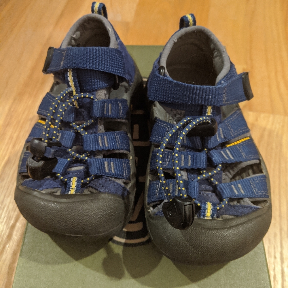 Boy's Keen Sandals, VGUC